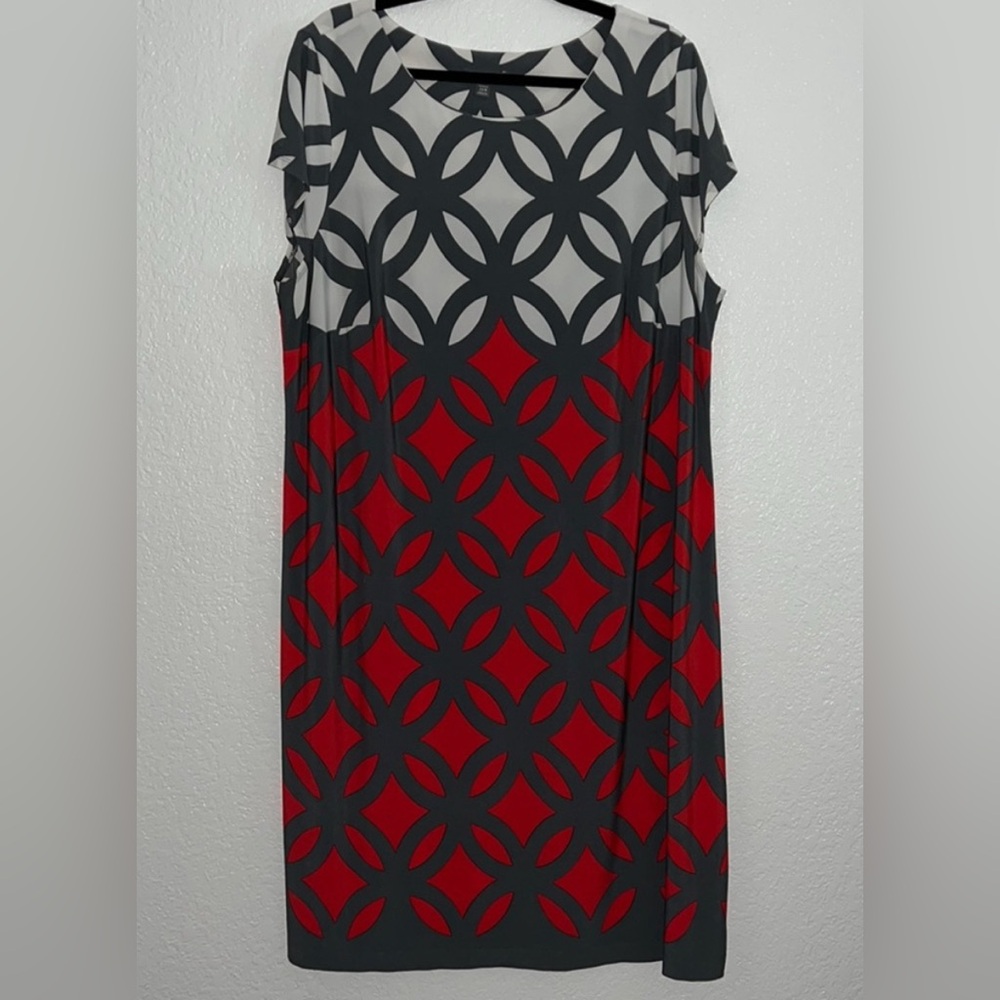 Roz & Ally Red and Gray Patterned Dress with cap sleeves   Size 20W
